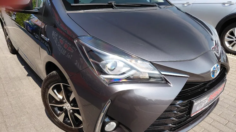 TOYOTA Yaris -