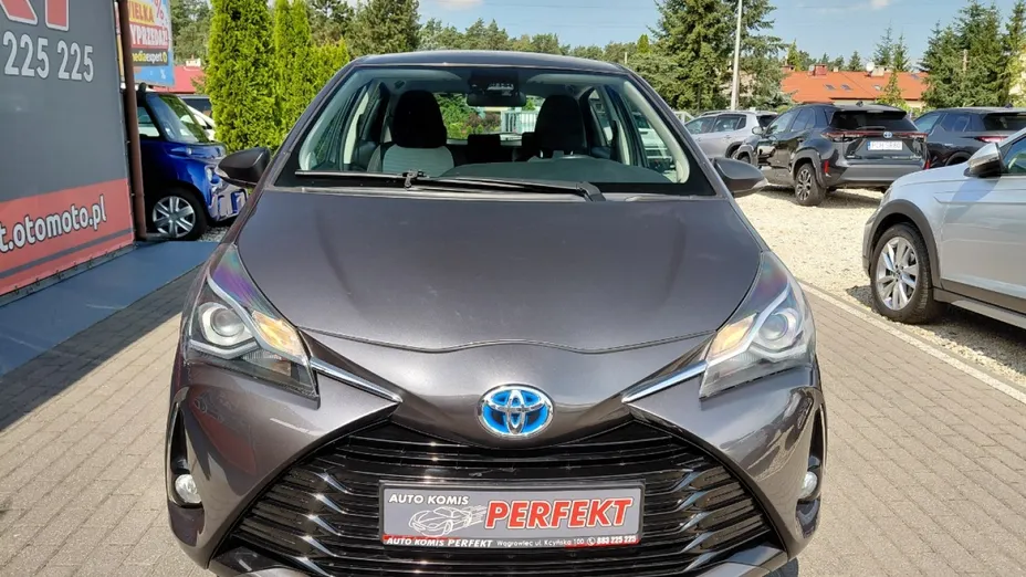 TOYOTA Yaris -