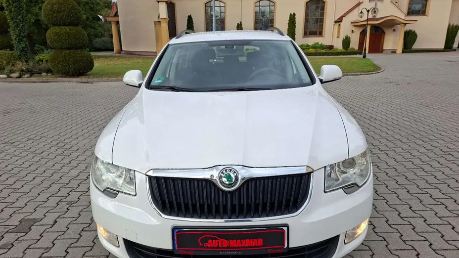 SKODA Superb -