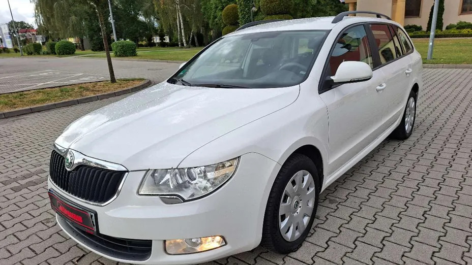 SKODA Superb -