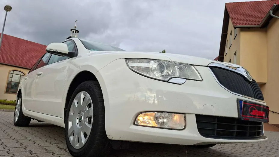 SKODA Superb -