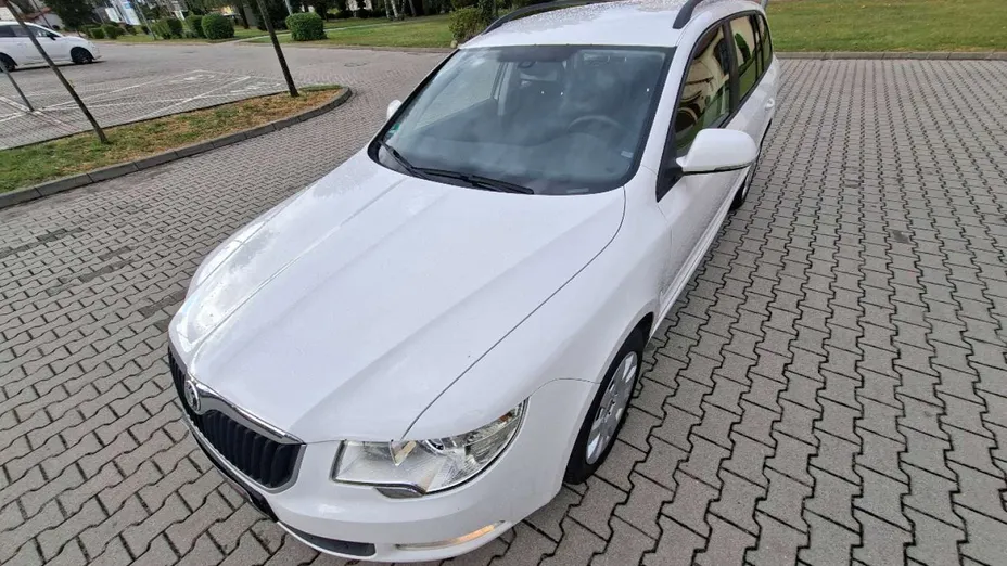 SKODA Superb -