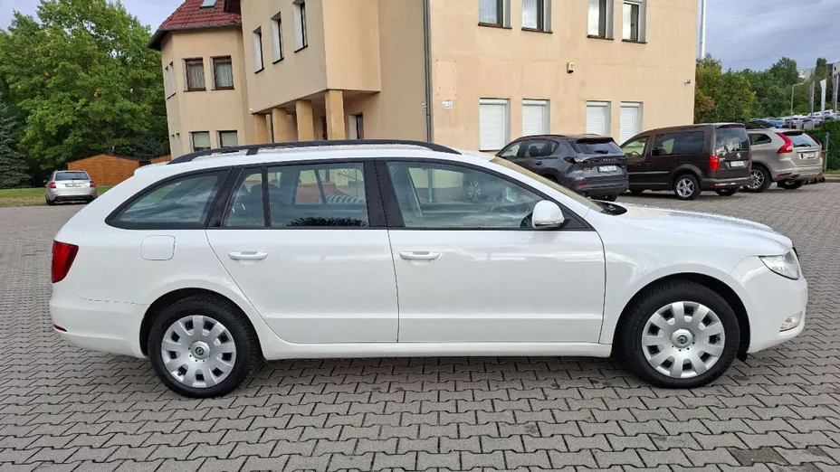 SKODA Superb -