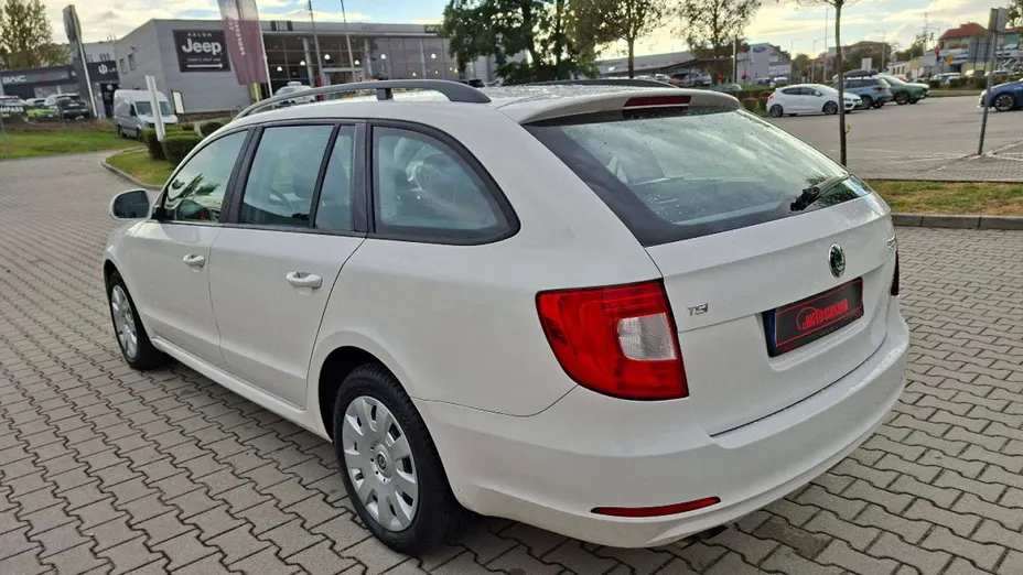 SKODA Superb -