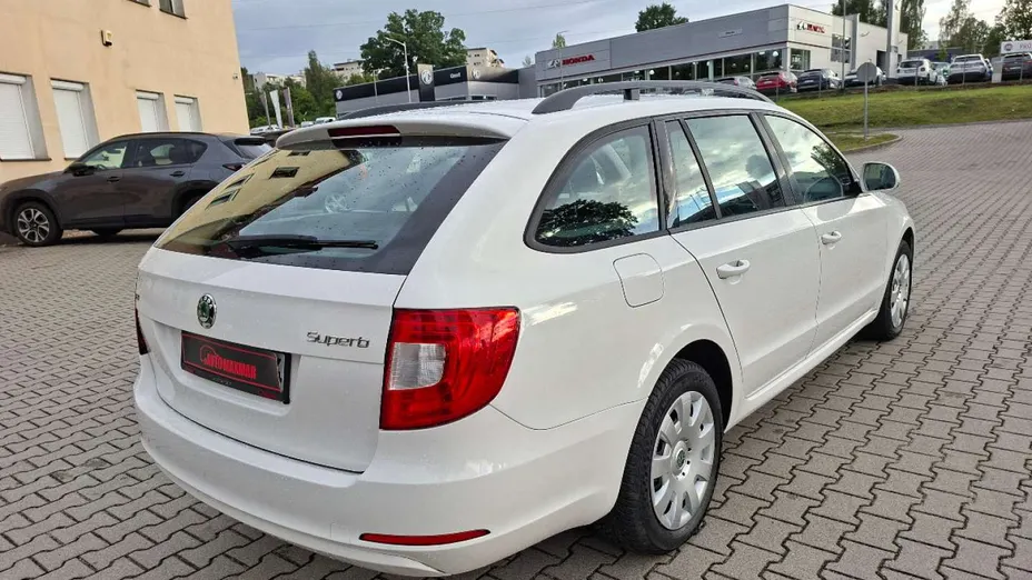 SKODA Superb -