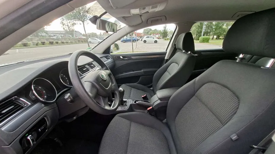 SKODA Superb -
