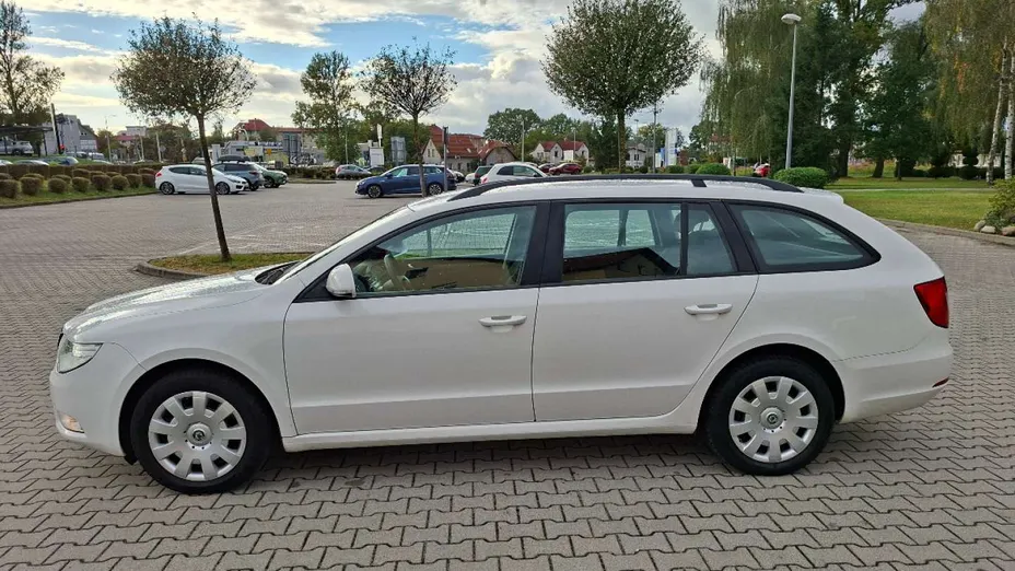 SKODA Superb -