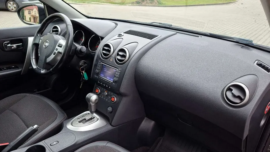 NISSAN Qashqai -
