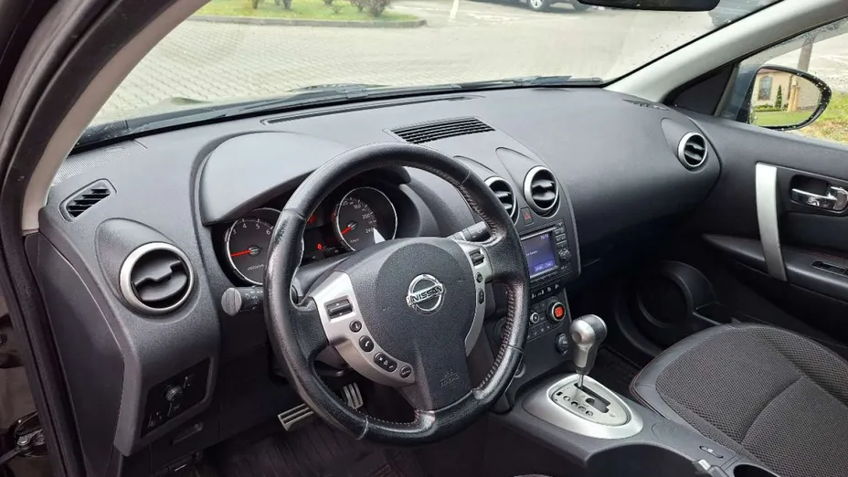 NISSAN Qashqai -
