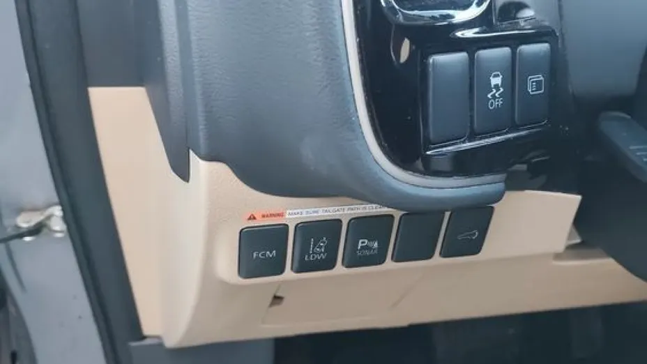 MITSUBISHI Outlander -