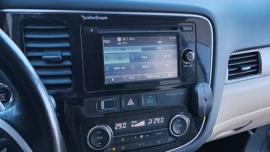 MITSUBISHI Outlander -