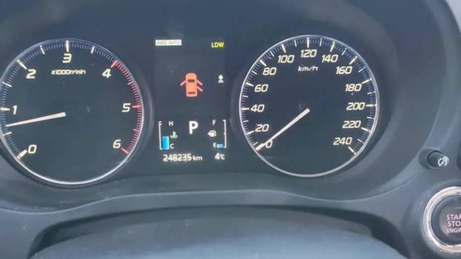 MITSUBISHI Outlander -
