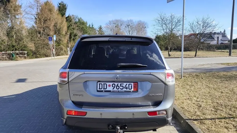 MITSUBISHI Outlander -