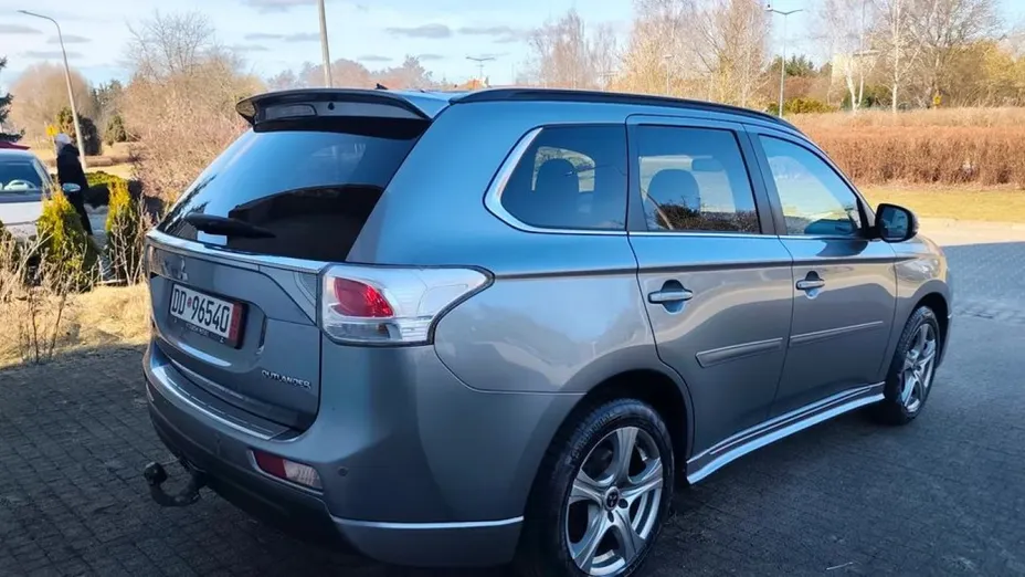 MITSUBISHI Outlander -