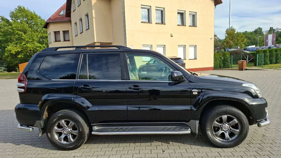 TOYOTA Land Cruiser -