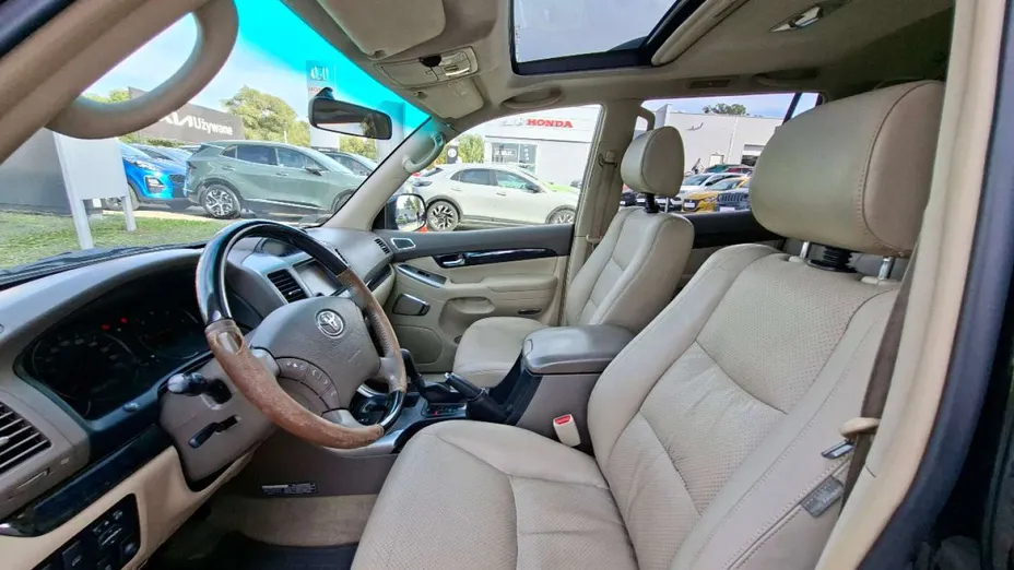 TOYOTA Land Cruiser -