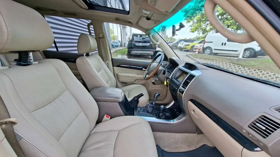 TOYOTA Land Cruiser -