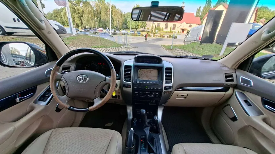 TOYOTA Land Cruiser -