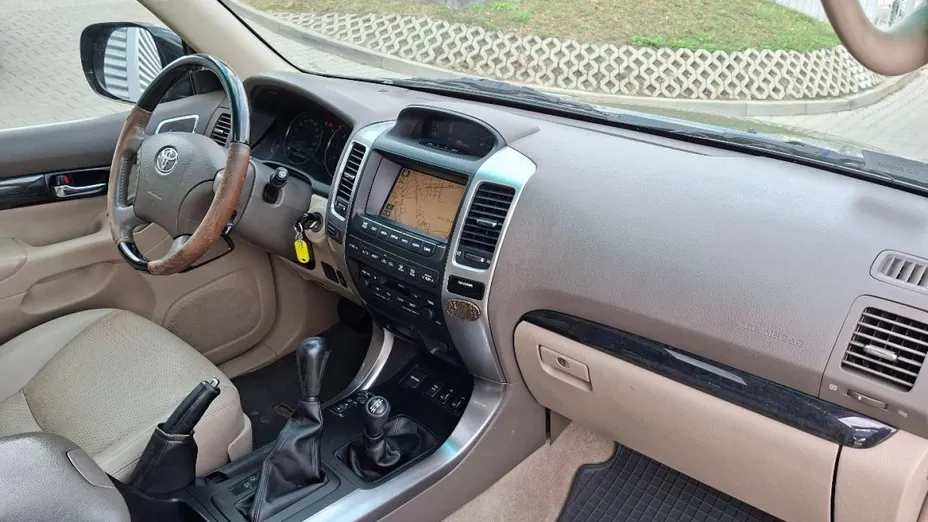 TOYOTA Land Cruiser -