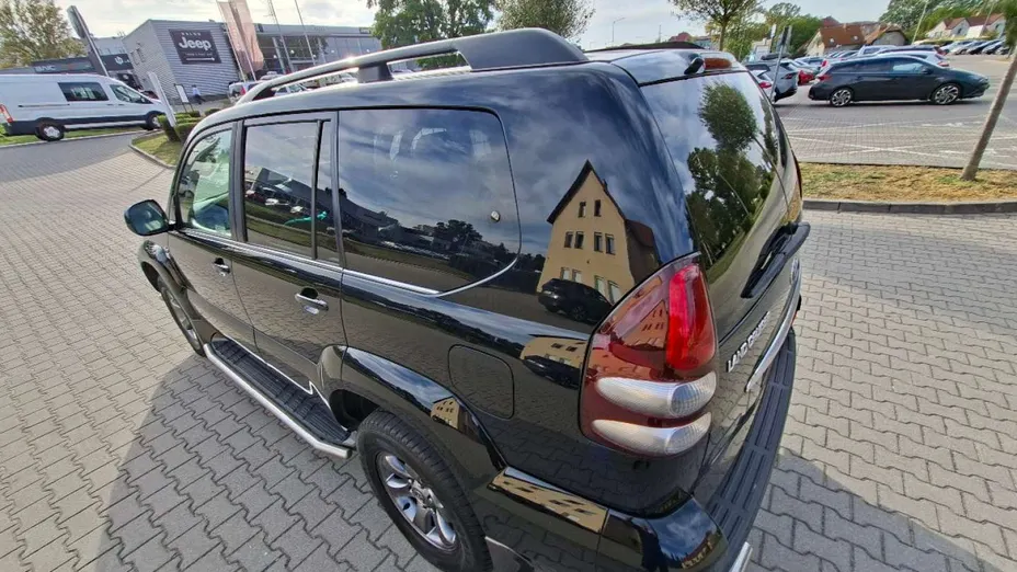 TOYOTA Land Cruiser -