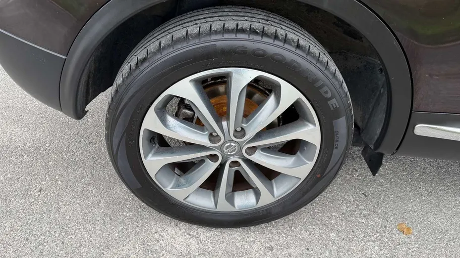 NISSAN Qashqai -