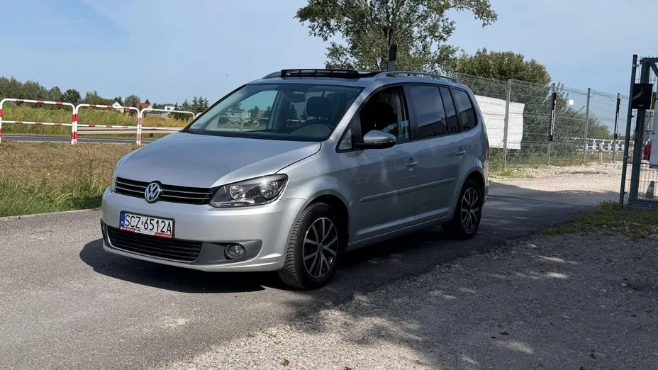 VOLKSWAGEN Touran -