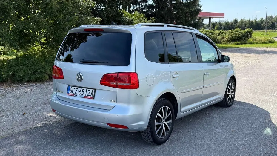 VOLKSWAGEN Touran -