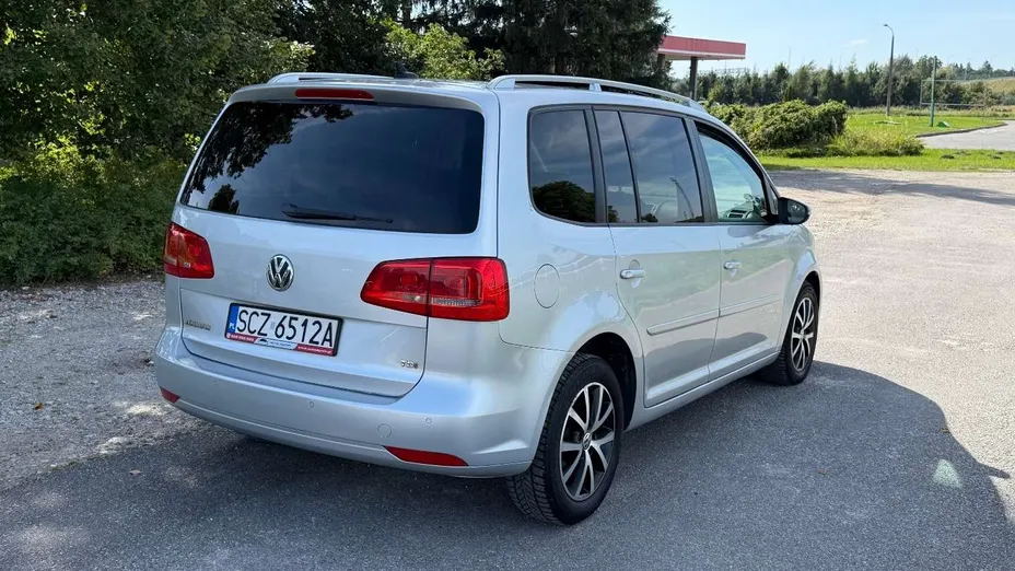 VOLKSWAGEN Touran -
