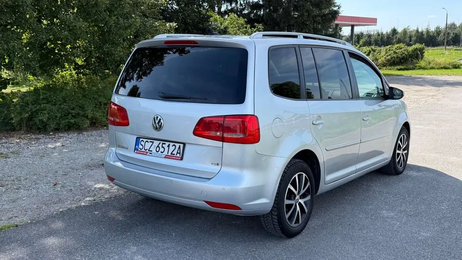 VOLKSWAGEN Touran -