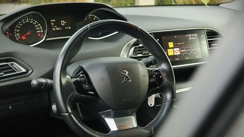 PEUGEOT 308 -