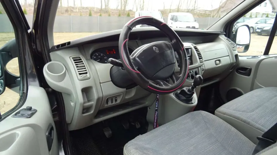 RENAULT Trafic -