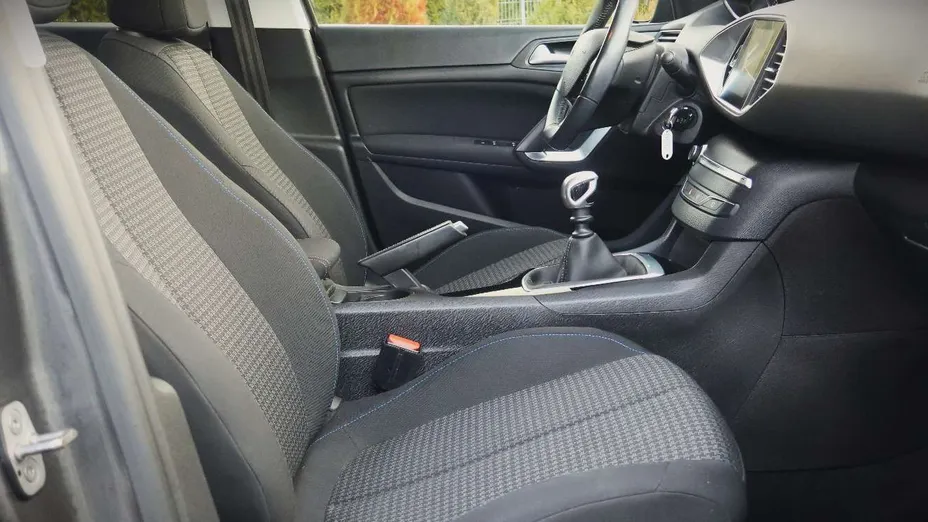PEUGEOT 308 -