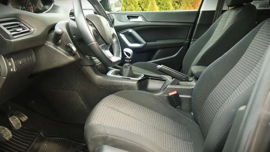 PEUGEOT 308 -