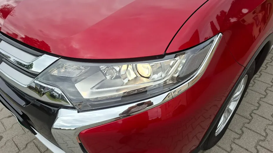 MITSUBISHI Outlander -