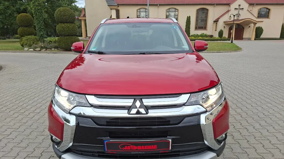 MITSUBISHI Outlander -