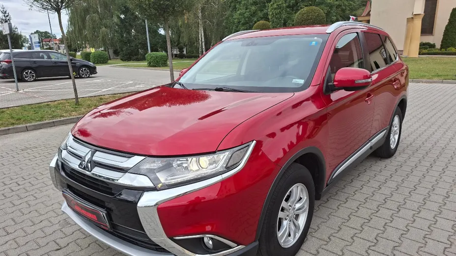 MITSUBISHI Outlander -