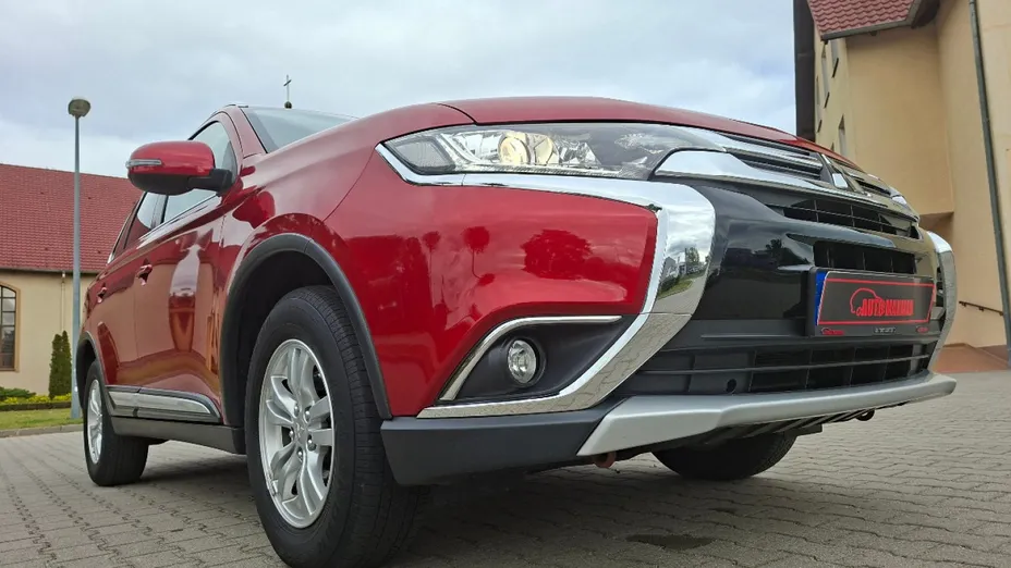 MITSUBISHI Outlander -