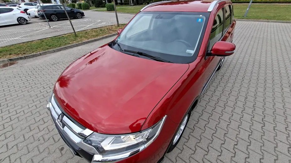 MITSUBISHI Outlander -