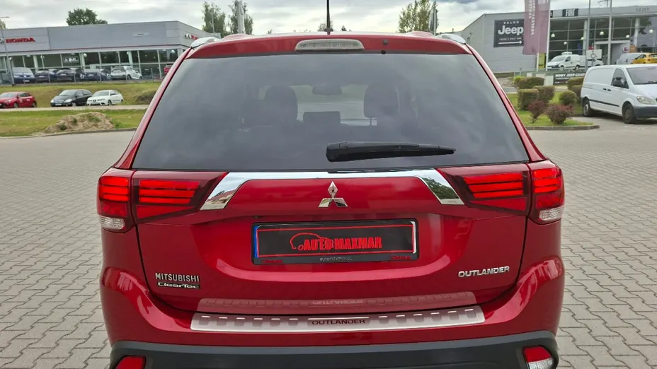 MITSUBISHI Outlander -