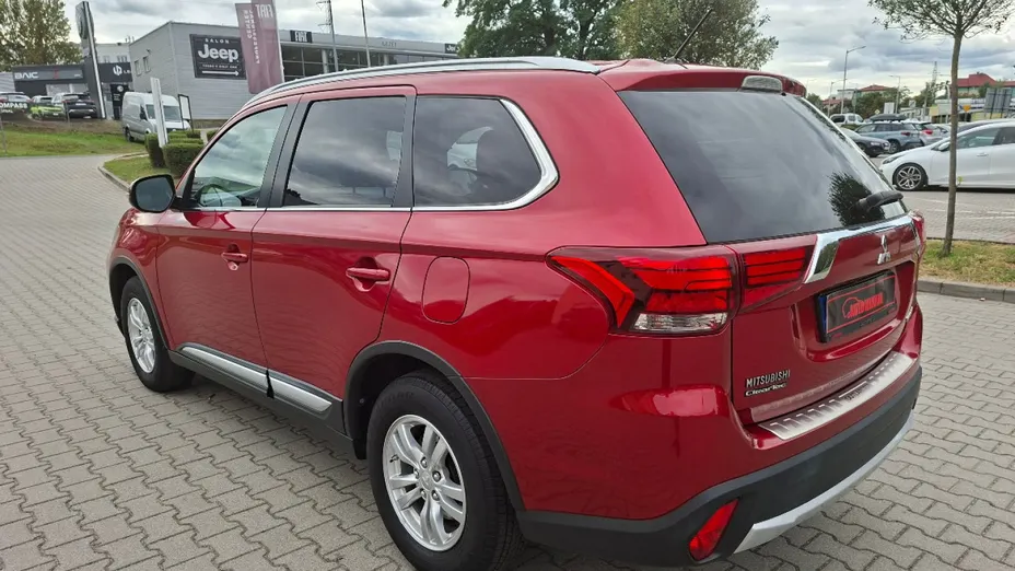 MITSUBISHI Outlander -