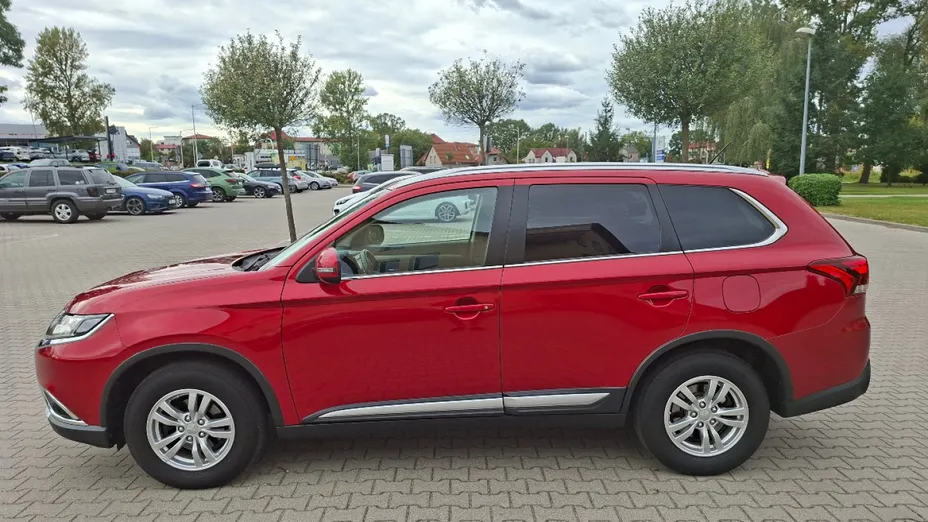 MITSUBISHI Outlander -