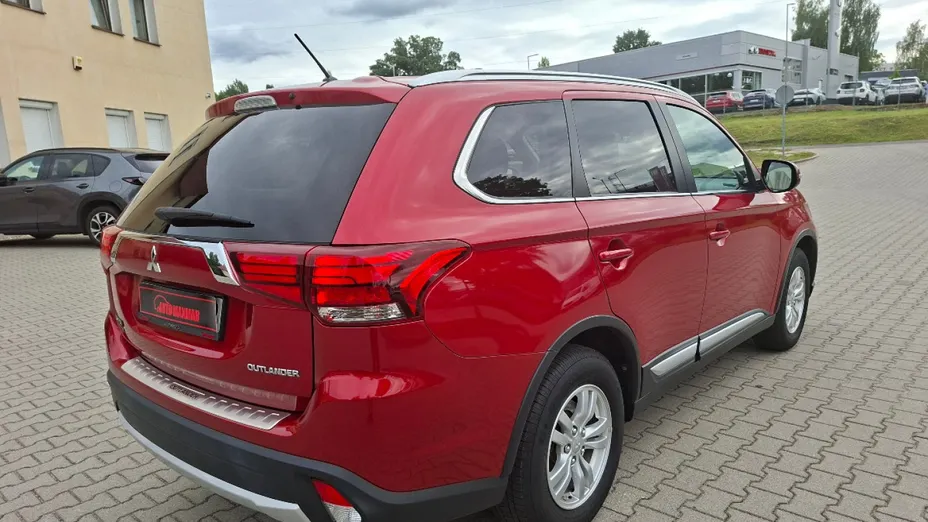 MITSUBISHI Outlander -