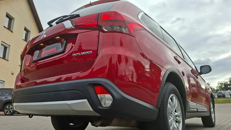 MITSUBISHI Outlander -