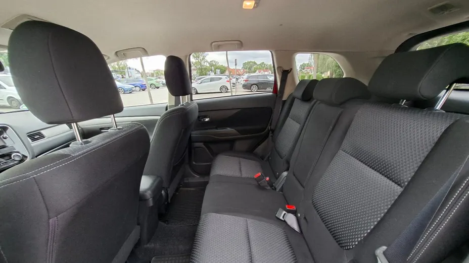 MITSUBISHI Outlander -
