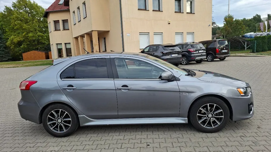MITSUBISHI Lancer -