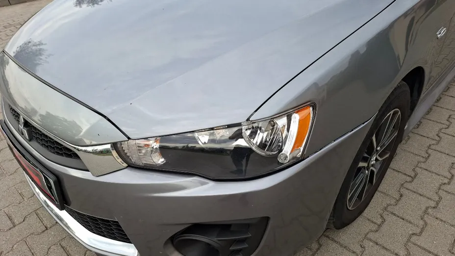 MITSUBISHI Lancer -