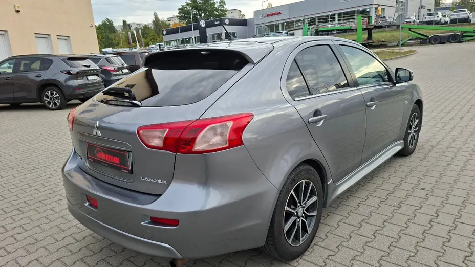 MITSUBISHI Lancer -