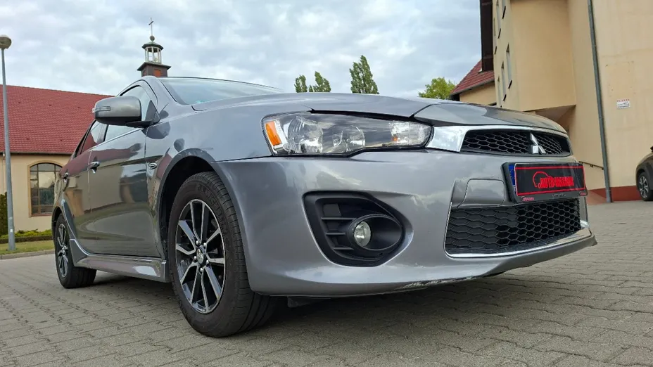MITSUBISHI Lancer -