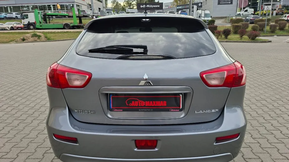 MITSUBISHI Lancer -