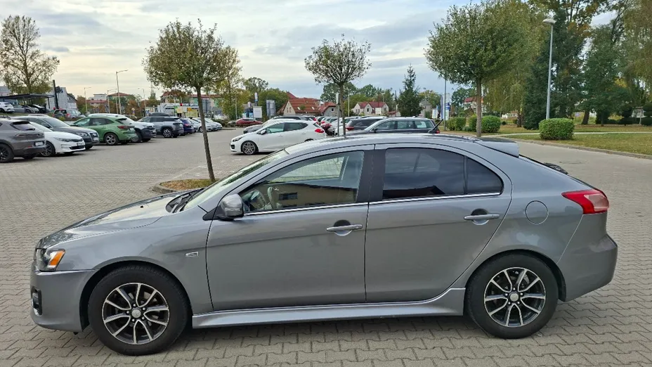 MITSUBISHI Lancer -